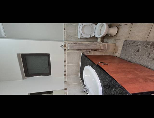 3 BEDROOM FREEHOLD FOR SALE IN SINOVILLE